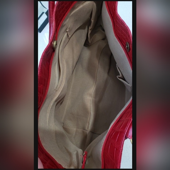 Red tote - Picture 3 of 5